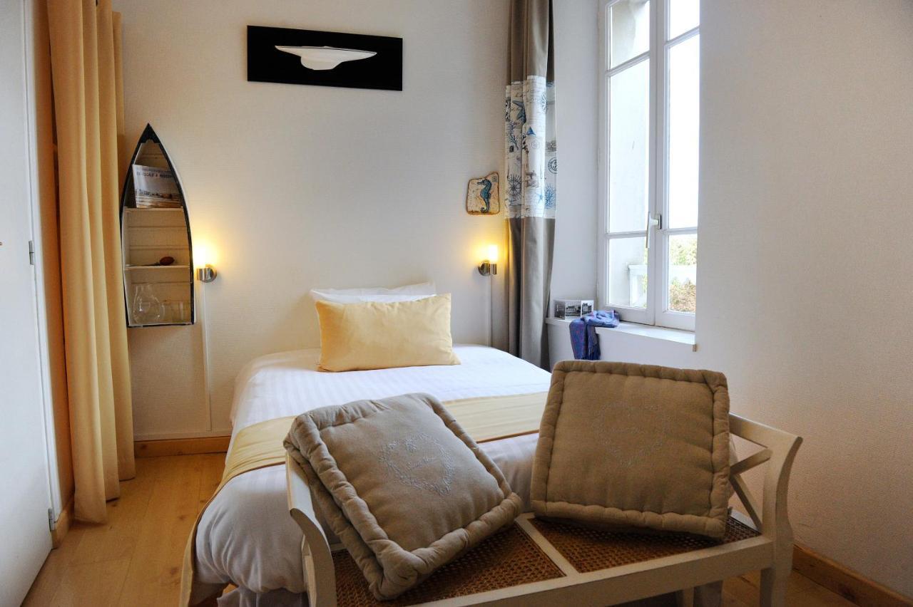Hotel Aux Tamaris - Vue Mer Roscoff Exteriör bild