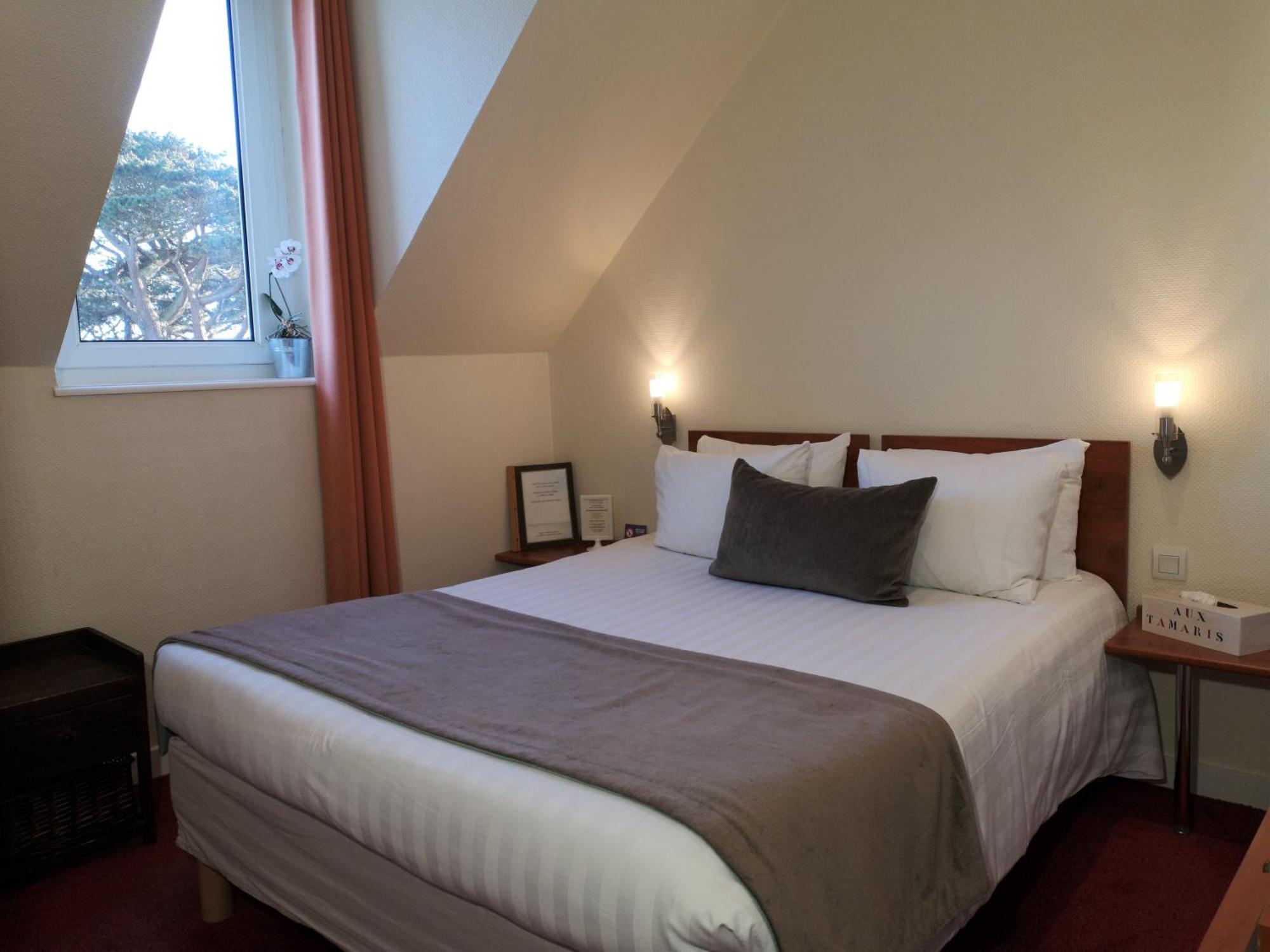 Hotel Aux Tamaris - Vue Mer Roscoff Exteriör bild