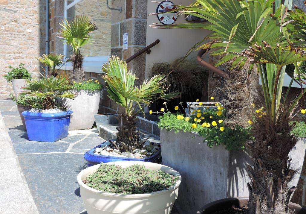 Hotel Aux Tamaris - Vue Mer Roscoff Exteriör bild