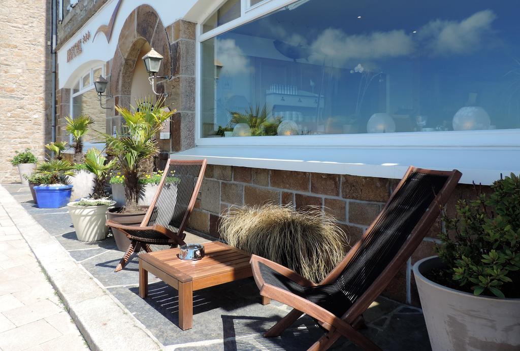 Hotel Aux Tamaris - Vue Mer Roscoff Exteriör bild