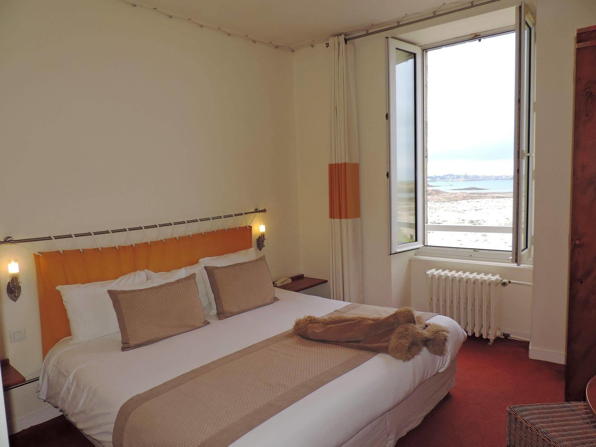 Hotel Aux Tamaris - Vue Mer Roscoff Exteriör bild