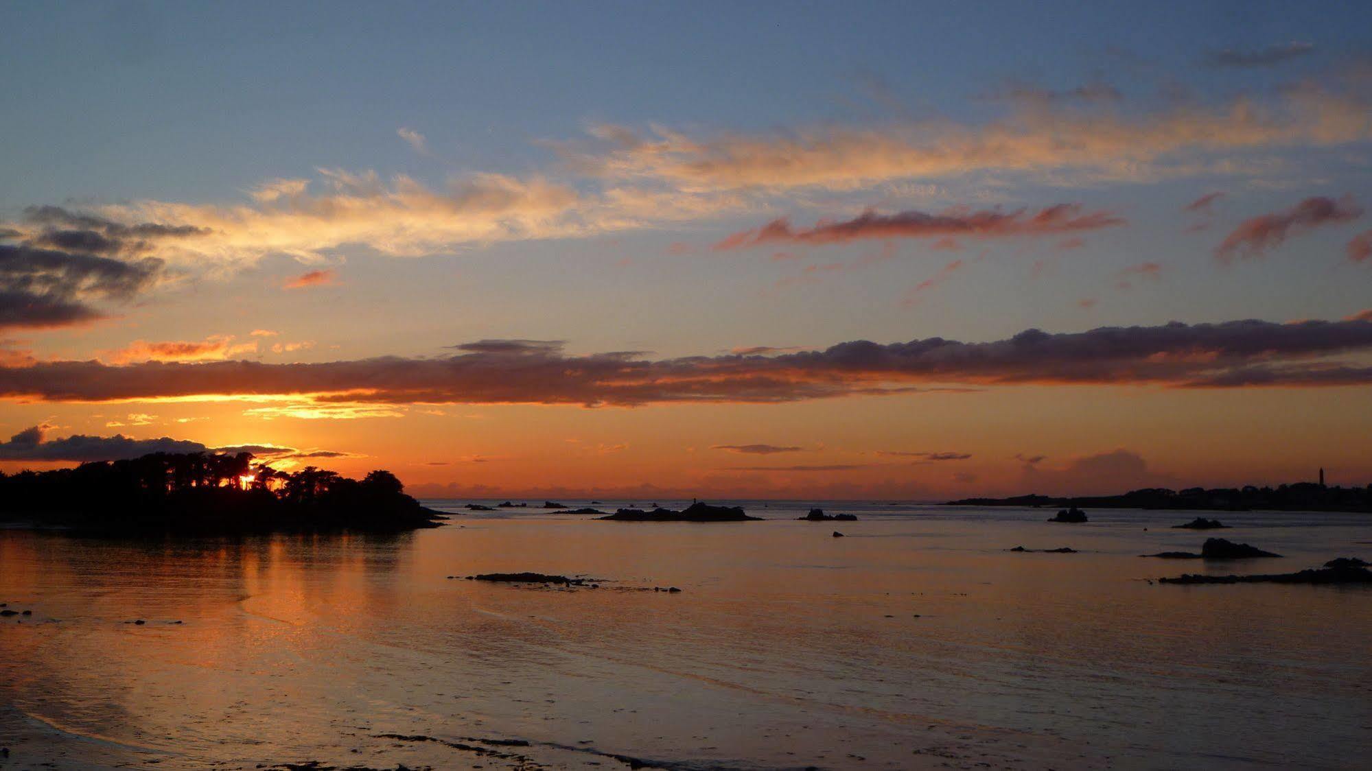 Hotel Aux Tamaris - Vue Mer Roscoff Exteriör bild