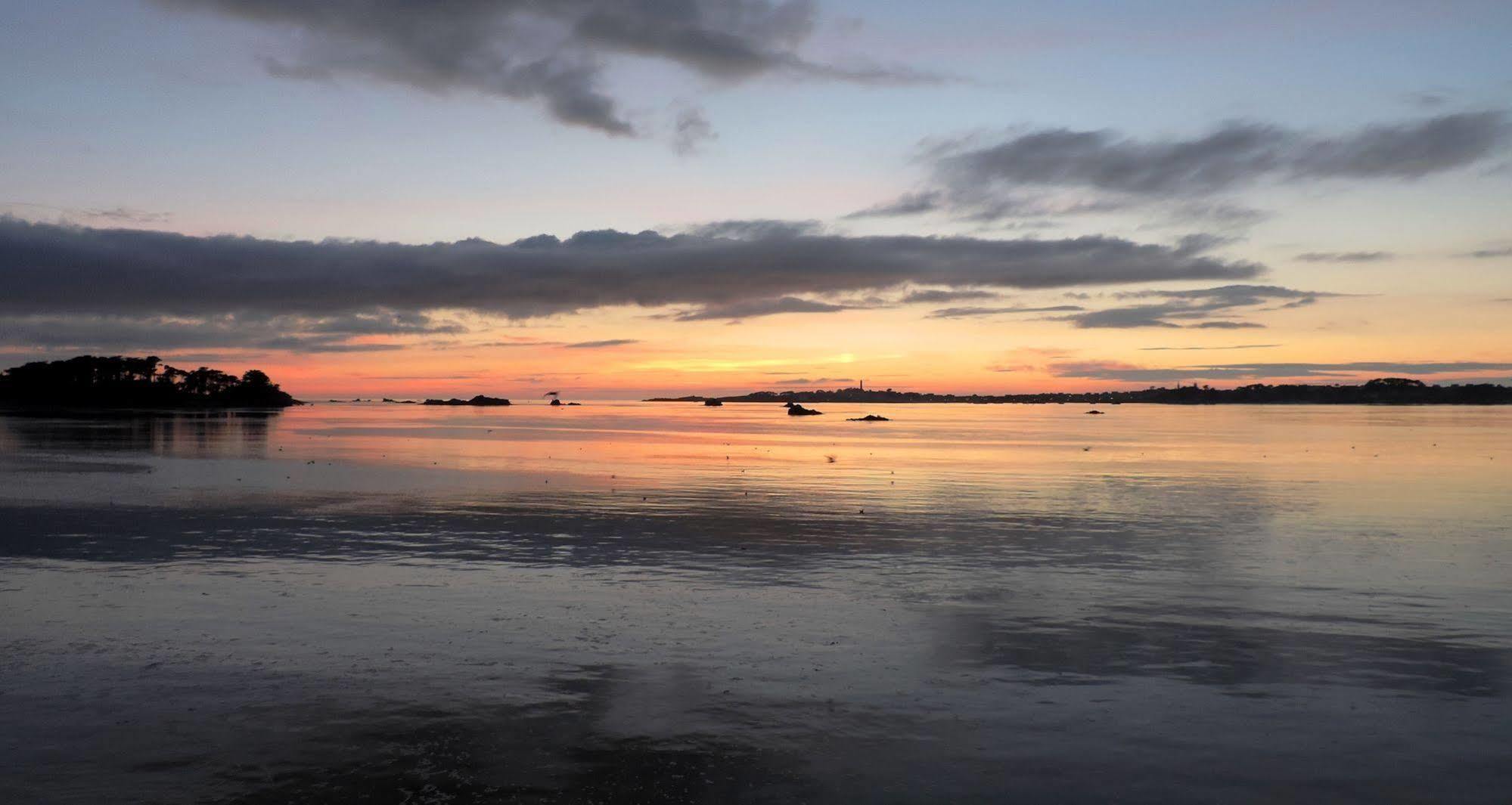 Hotel Aux Tamaris - Vue Mer Roscoff Exteriör bild